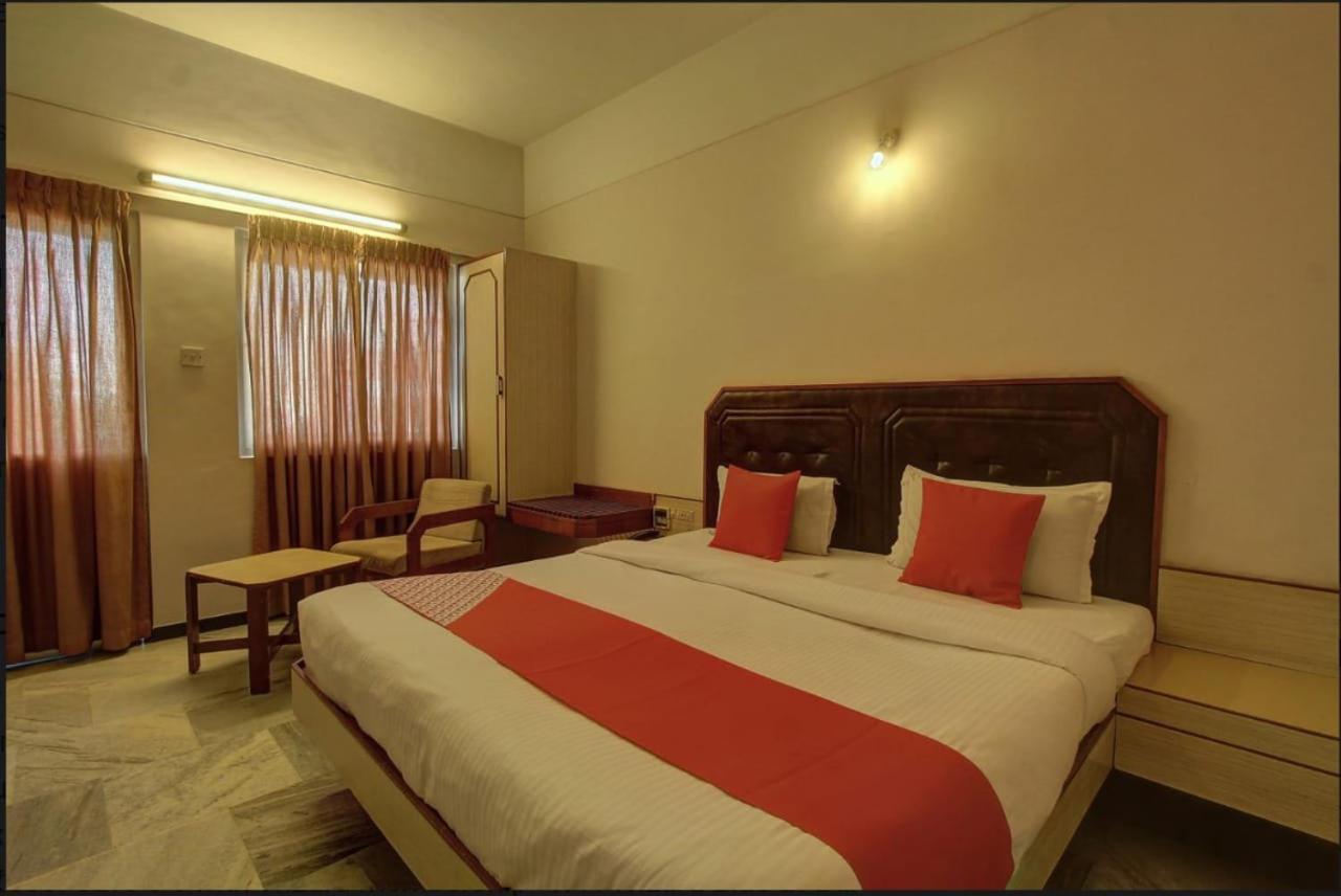 Hotel Padmam Madurai Exteriör bild