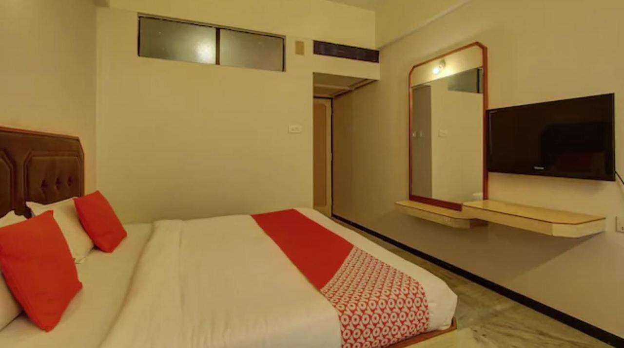 Hotel Padmam Madurai Exteriör bild
