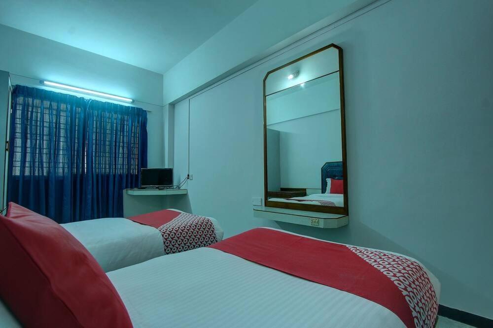 Hotel Padmam Madurai Exteriör bild