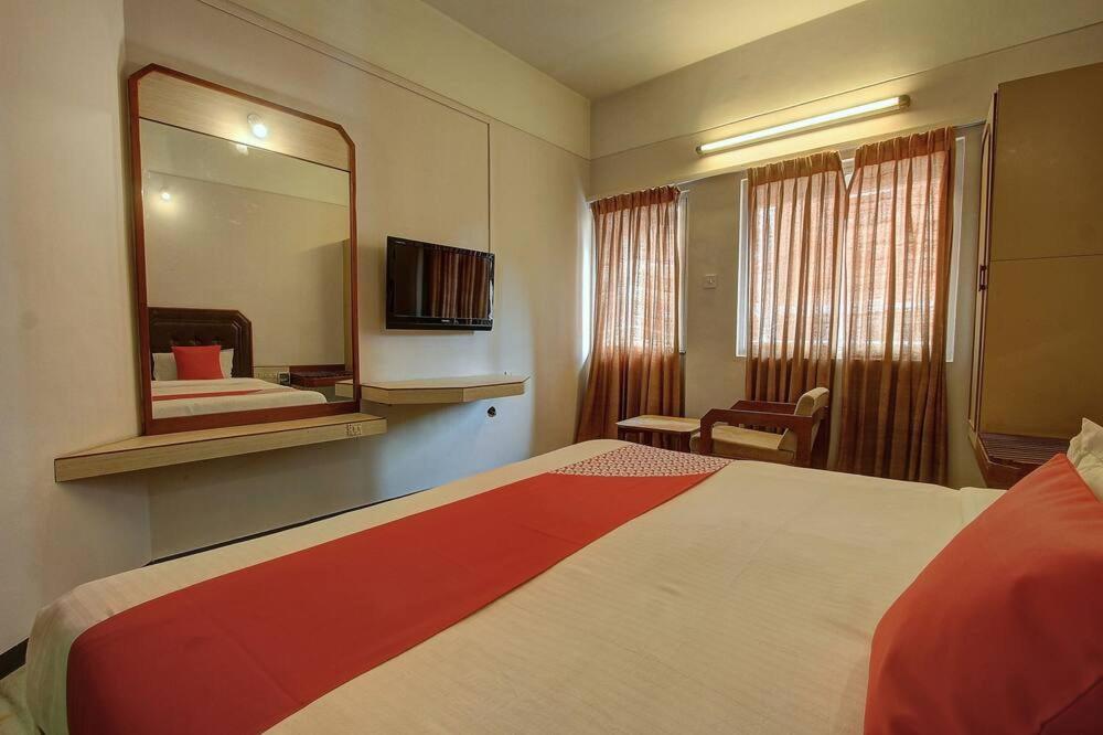 Hotel Padmam Madurai Exteriör bild
