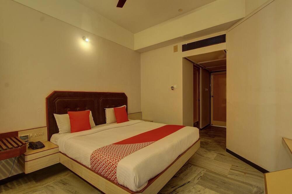 Hotel Padmam Madurai Exteriör bild