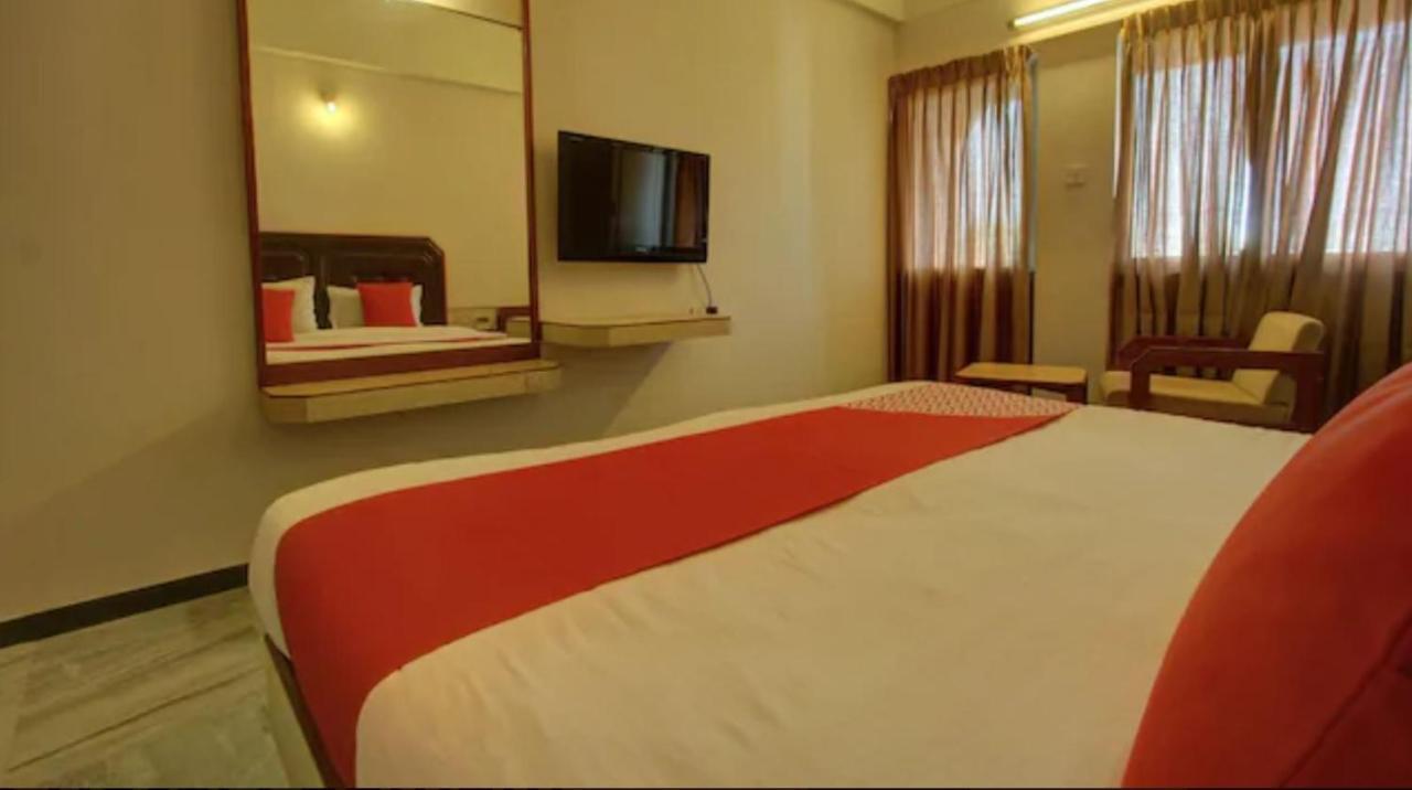 Hotel Padmam Madurai Exteriör bild