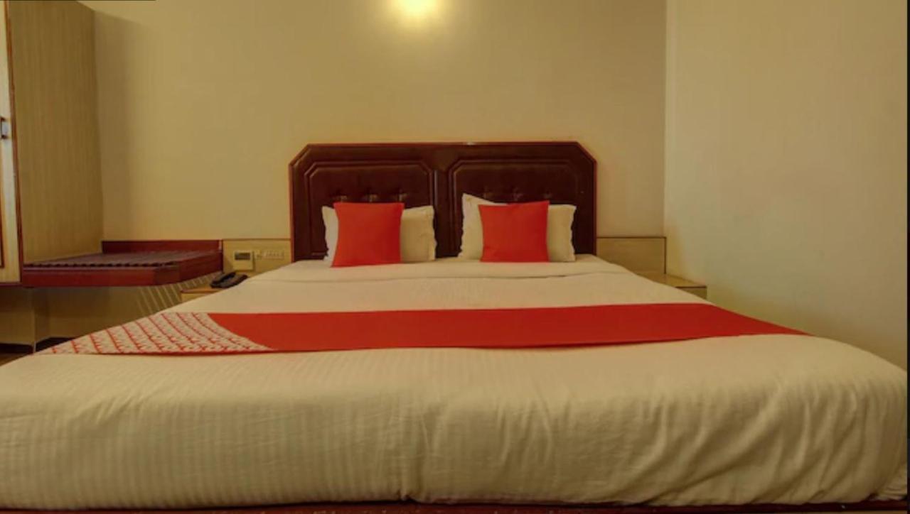 Hotel Padmam Madurai Exteriör bild