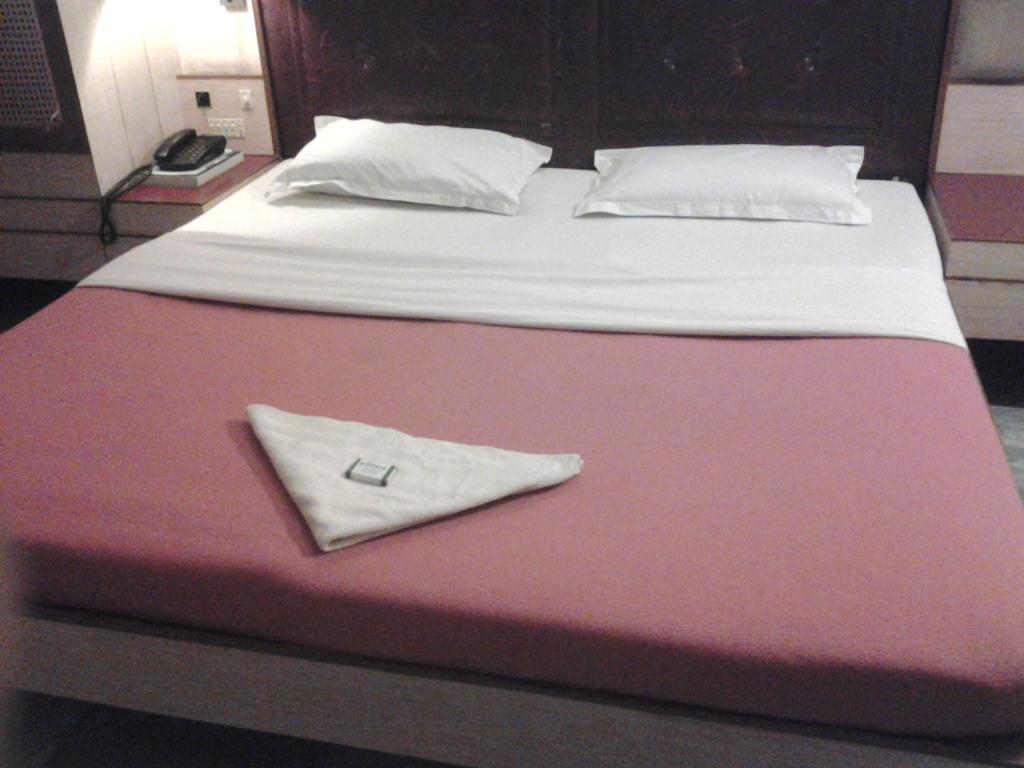 Hotel Padmam Madurai Exteriör bild