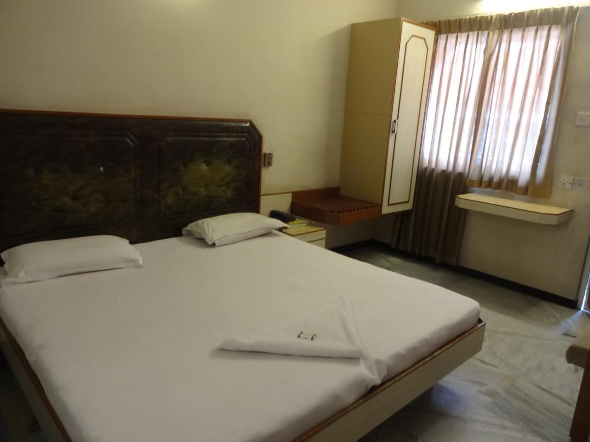 Hotel Padmam Madurai Exteriör bild