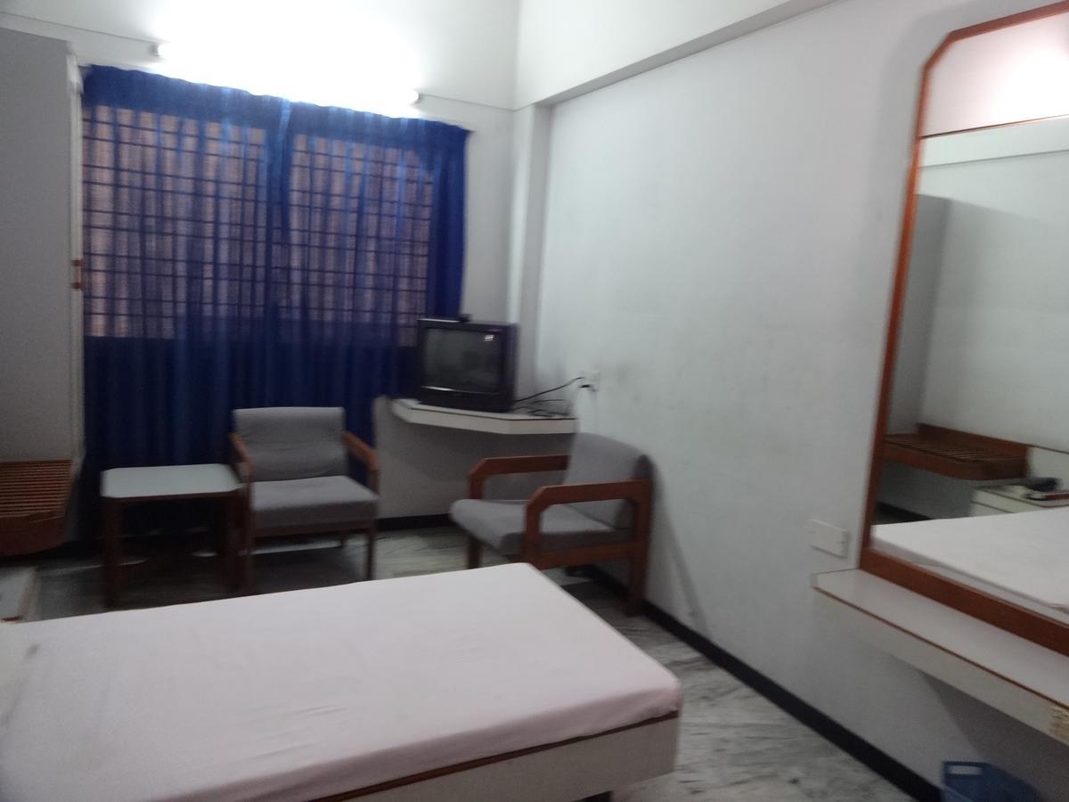Hotel Padmam Madurai Exteriör bild