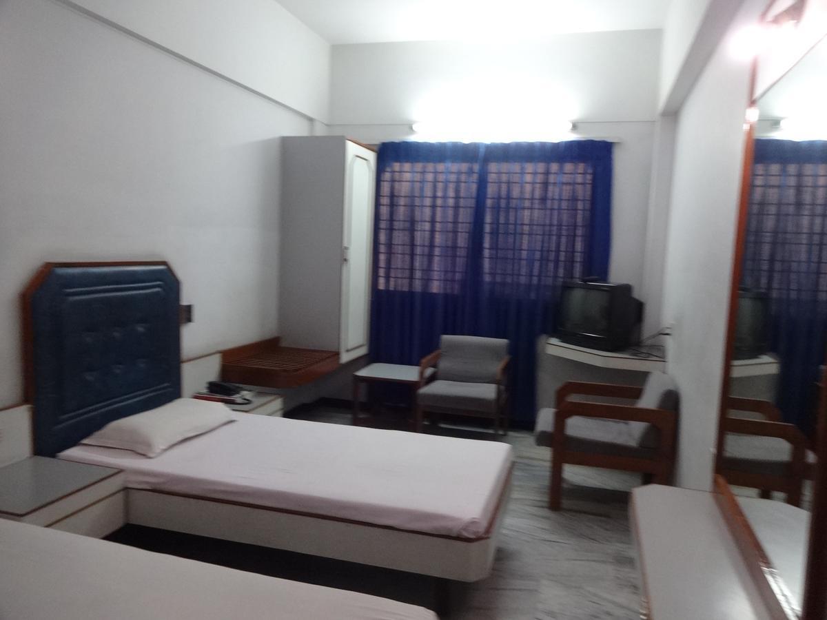 Hotel Padmam Madurai Exteriör bild
