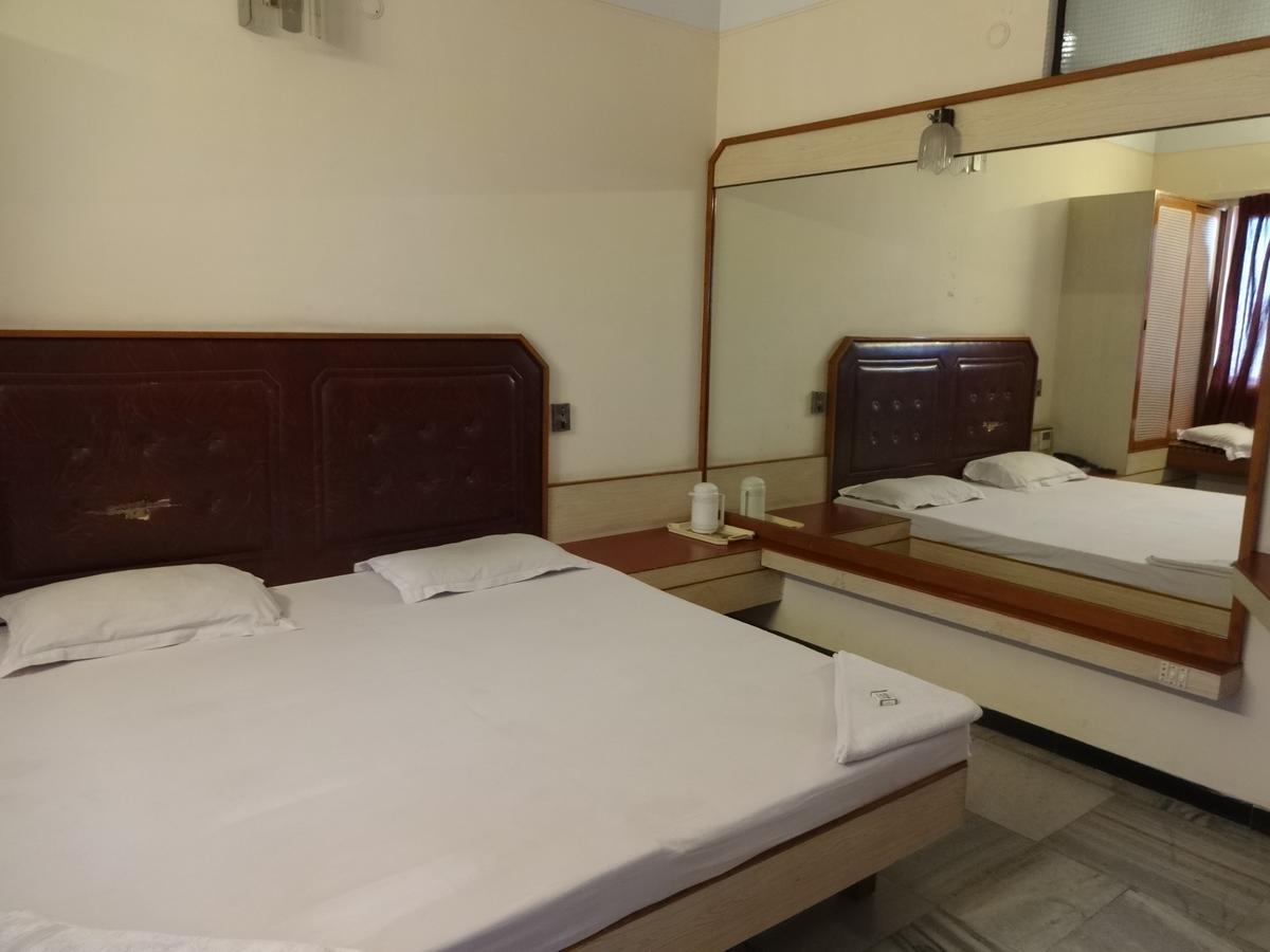 Hotel Padmam Madurai Exteriör bild
