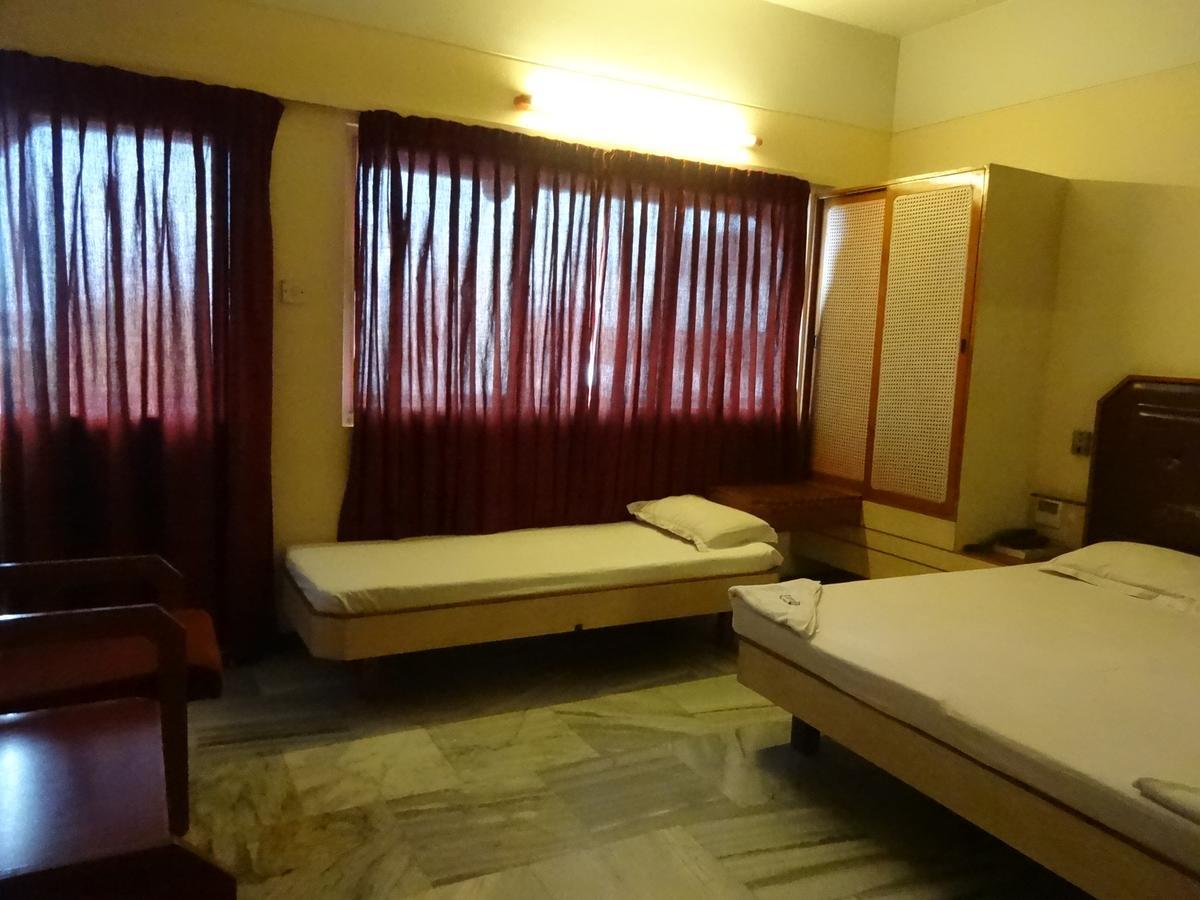 Hotel Padmam Madurai Exteriör bild