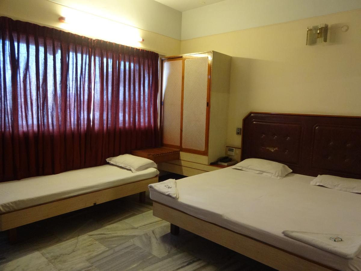 Hotel Padmam Madurai Exteriör bild