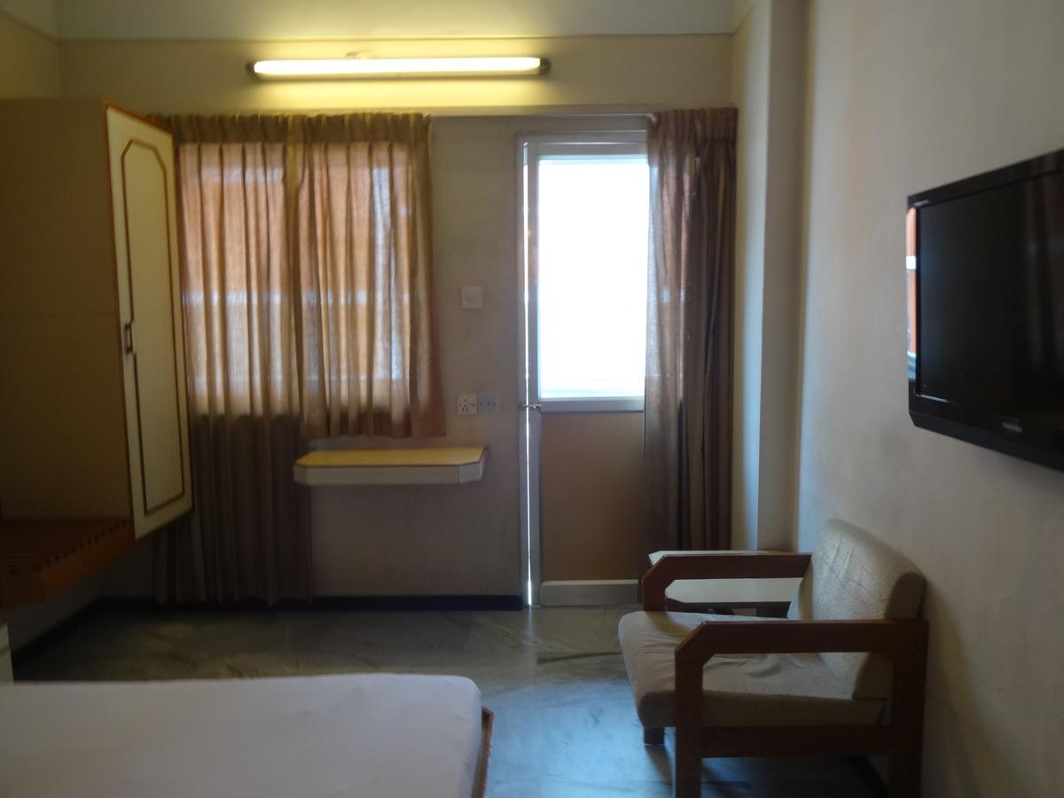 Hotel Padmam Madurai Exteriör bild
